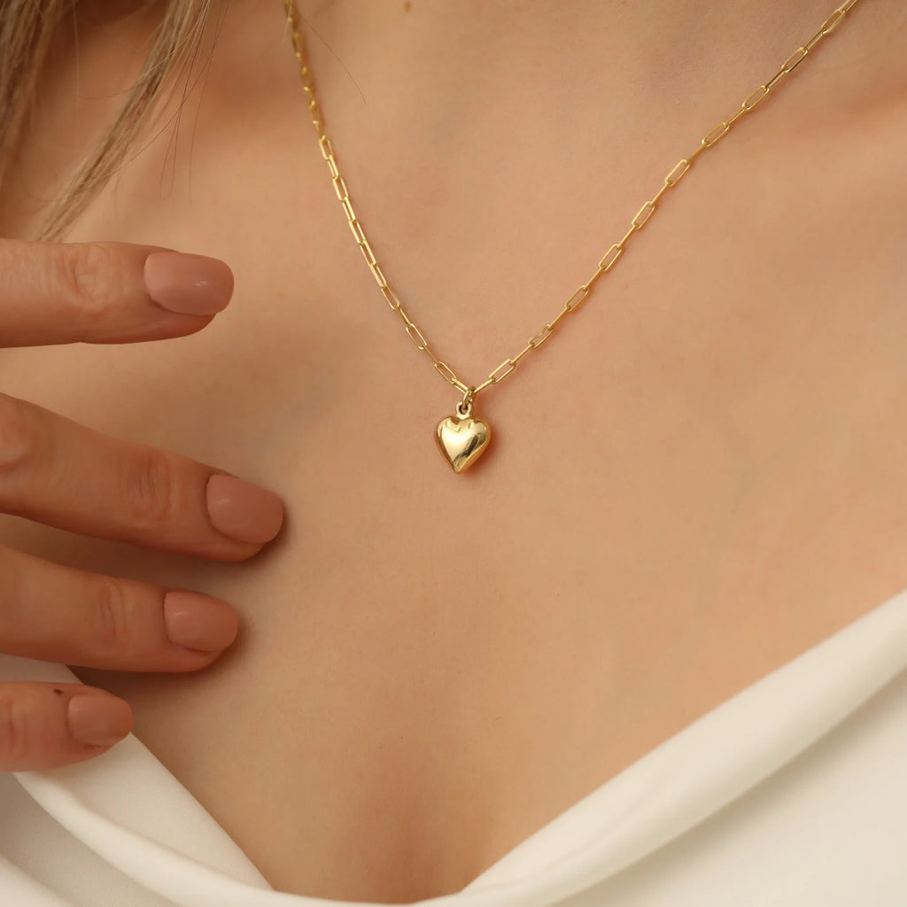 Golden Heart Charm Necklace – Timeless & Feminine