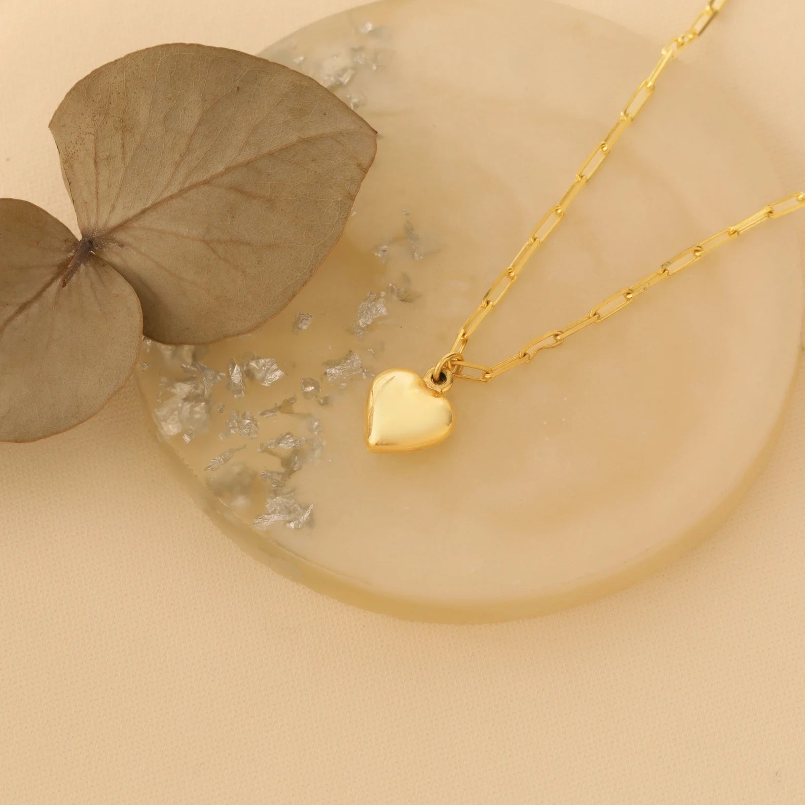 Golden Heart Charm Necklace – Timeless & Feminine