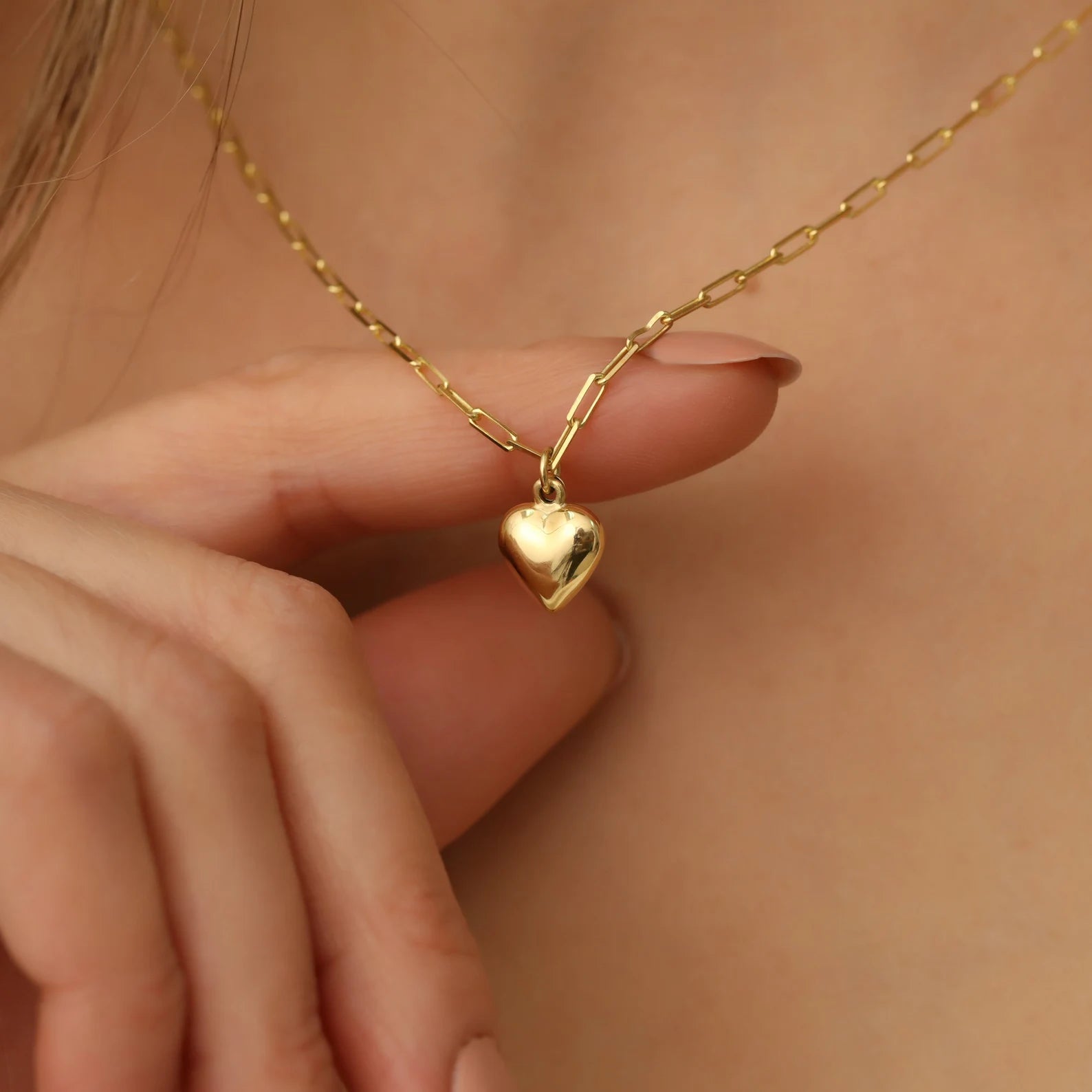 Golden Heart Charm Necklace – Timeless & Feminine