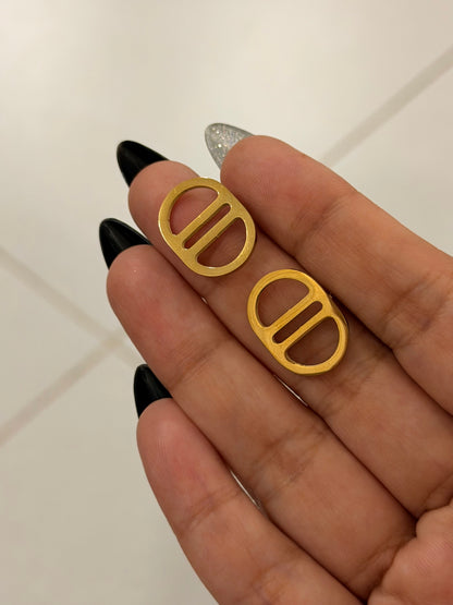 Minimal Gold Stud Earrings – Elegant Everyday Jewelry