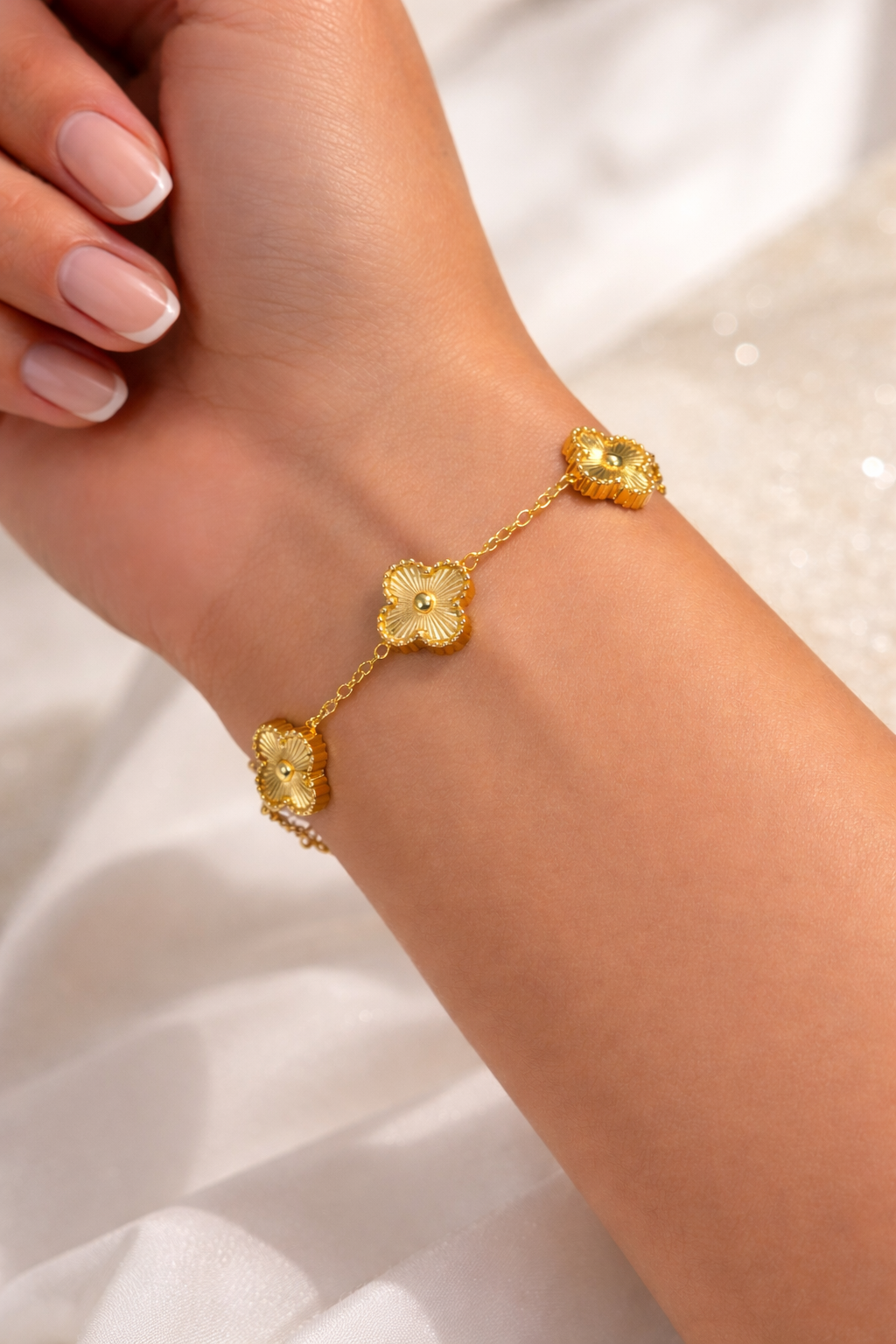 Gold Clover Charm Bracelet Premium Style