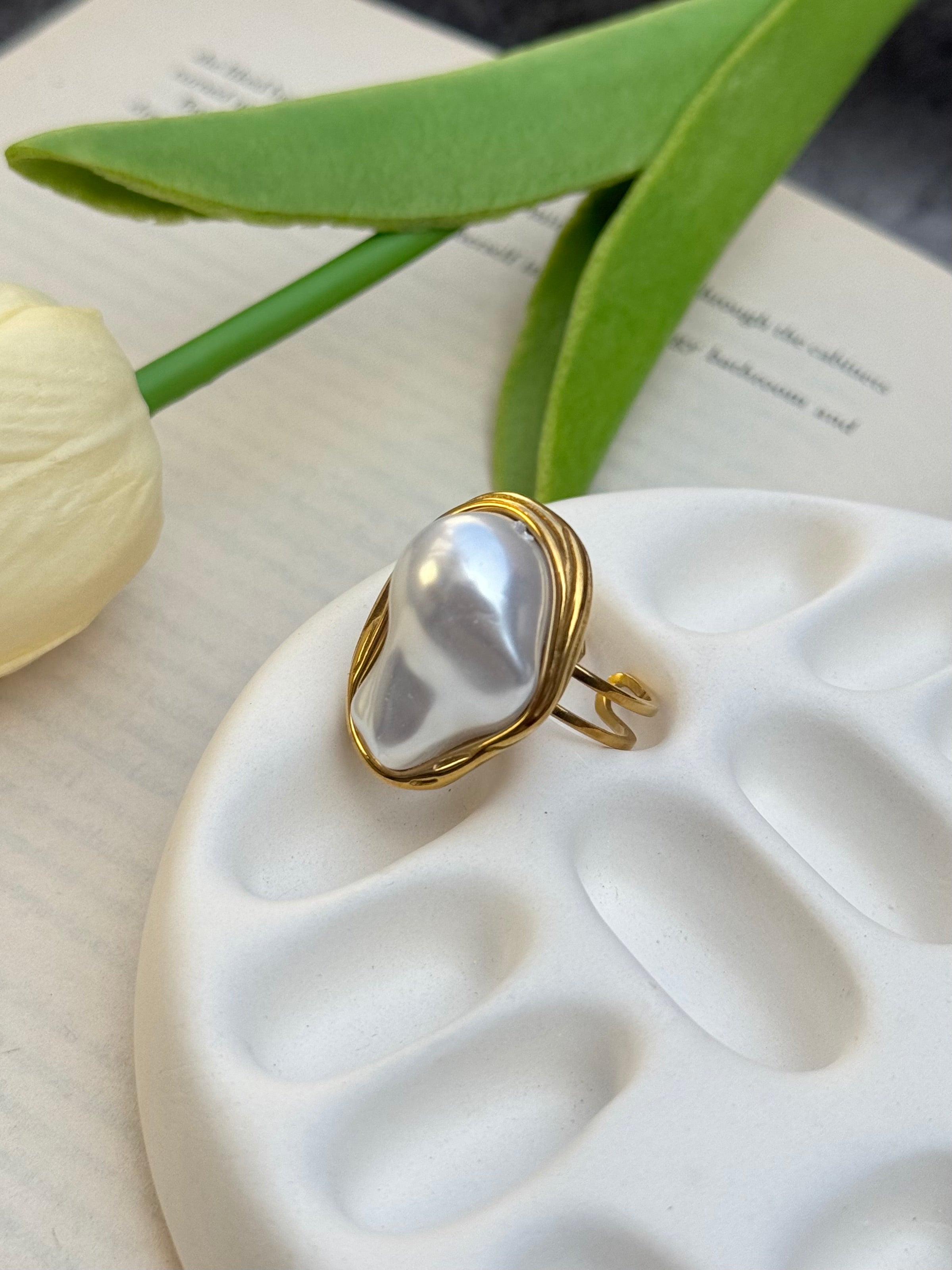 Elegant Pearl Statement Ring