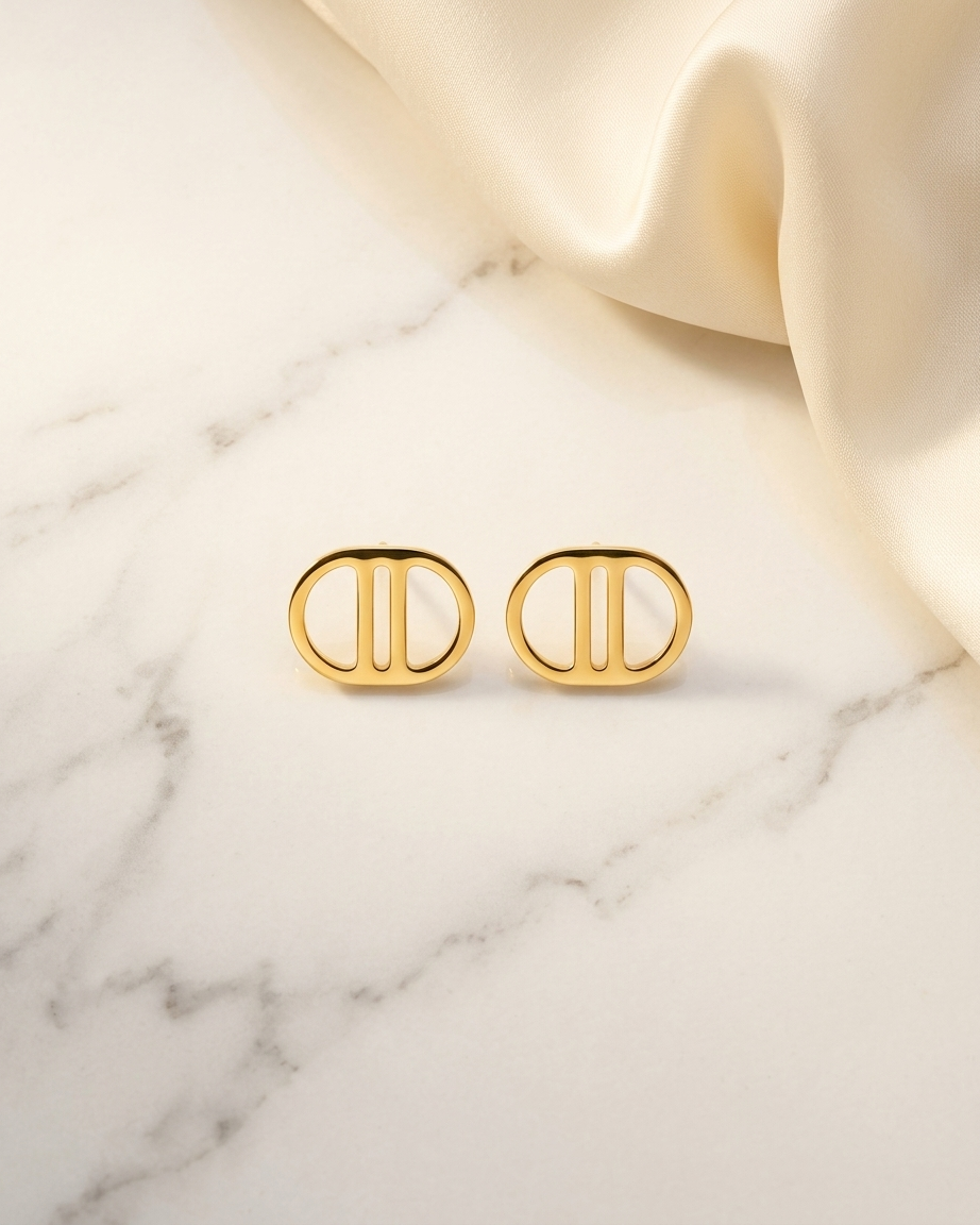 Minimal Gold Stud Earrings – Elegant Everyday Jewelry