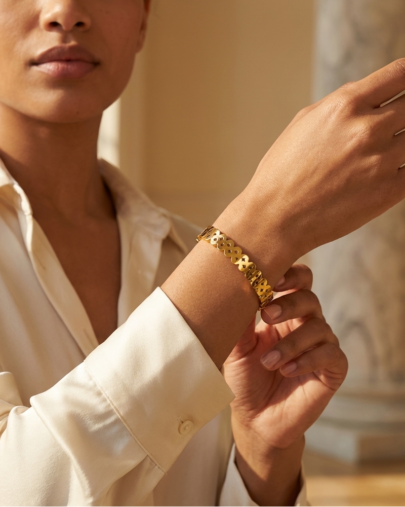 Elegant Gold Link Bracelet with Geometric Design