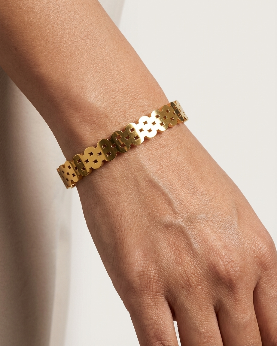 Elegant Gold Link Bracelet with Geometric Design