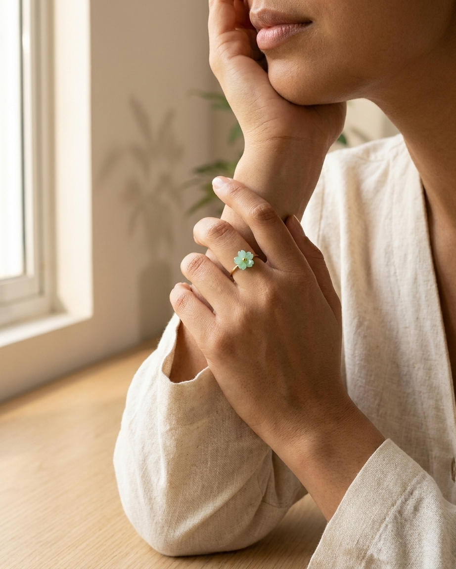 Flower Ring – Delicate Gold Floral Design