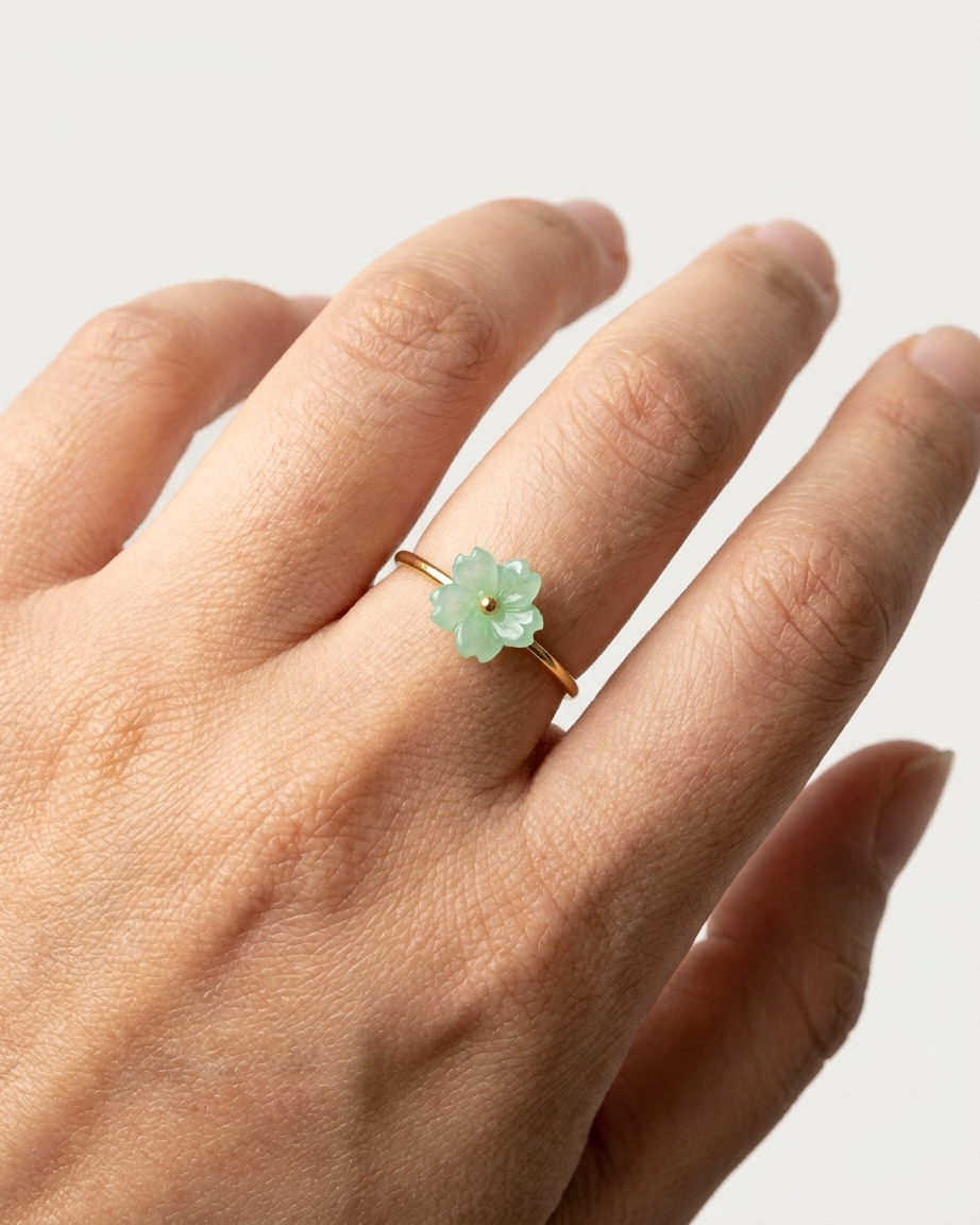 Flower Ring – Delicate Gold Floral Design